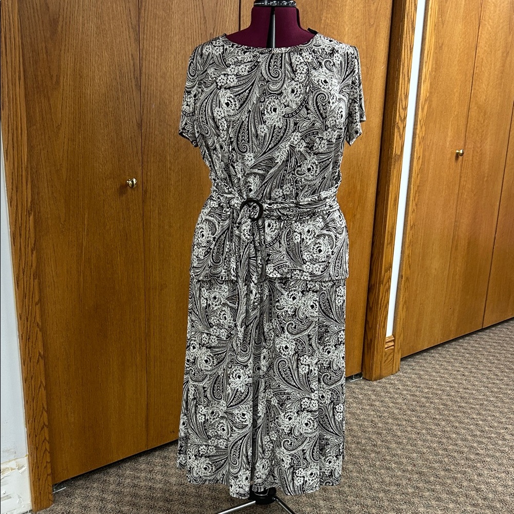 Paisley Print 2 pieces Top and Skirt- Black and White